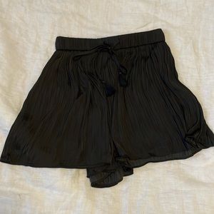 Zara XS Pleated Black Swing Shorts